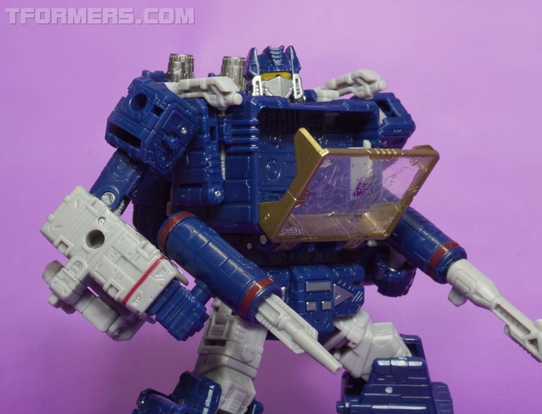 War For Cybertron Siege Soundwave Voyager Figure  (24 of 55)